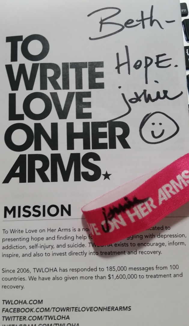 Jamie to write love on her arms signature 20160913.jpg